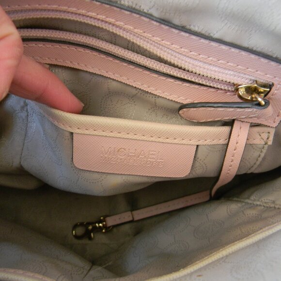 MICHAEL KORS SAFFIANO LEATHER CINDY DOMED SATCHEL LIGHT PINK - Picture 8 of 8